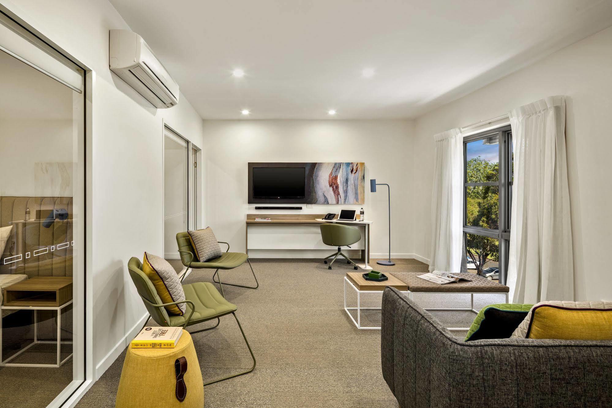 Quest Griffith Aparthotel Exterior photo