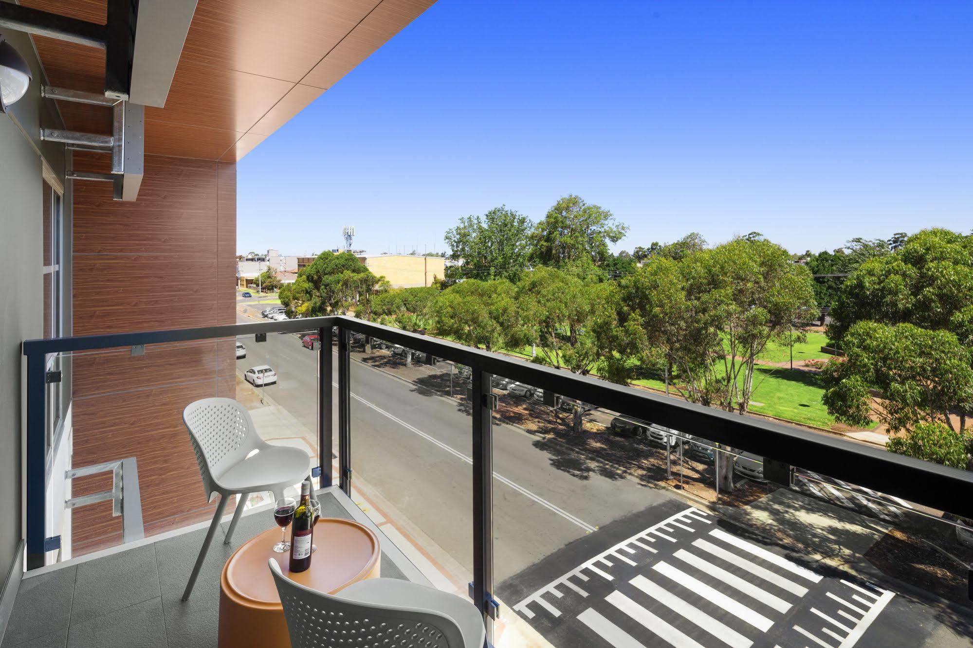 Quest Griffith Aparthotel Exterior photo