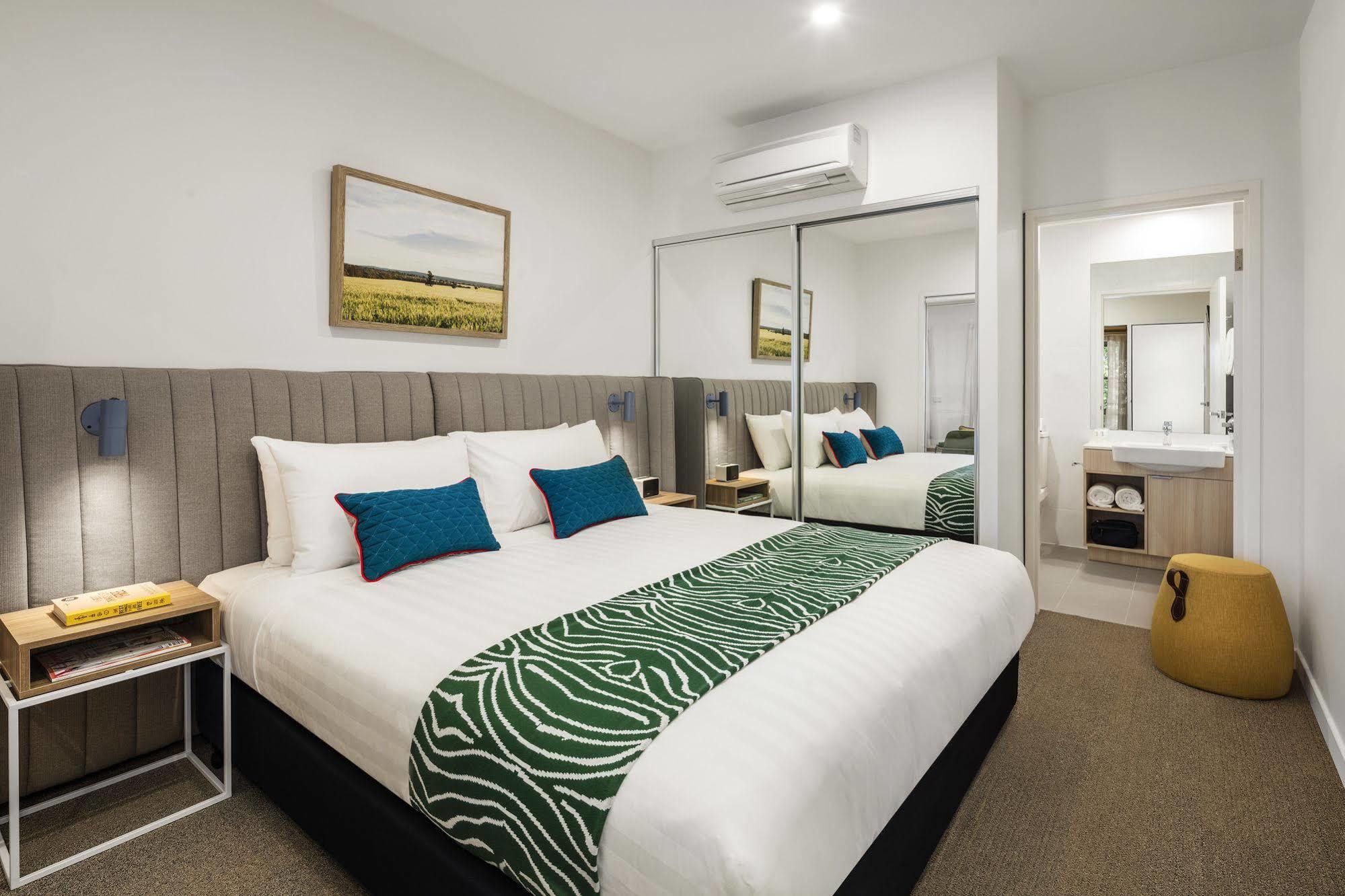 Quest Griffith Aparthotel Exterior photo
